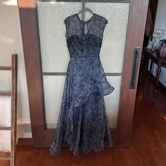 nha khanh
Cindy Cascade Gown in size 2 - Picture 8 of 15